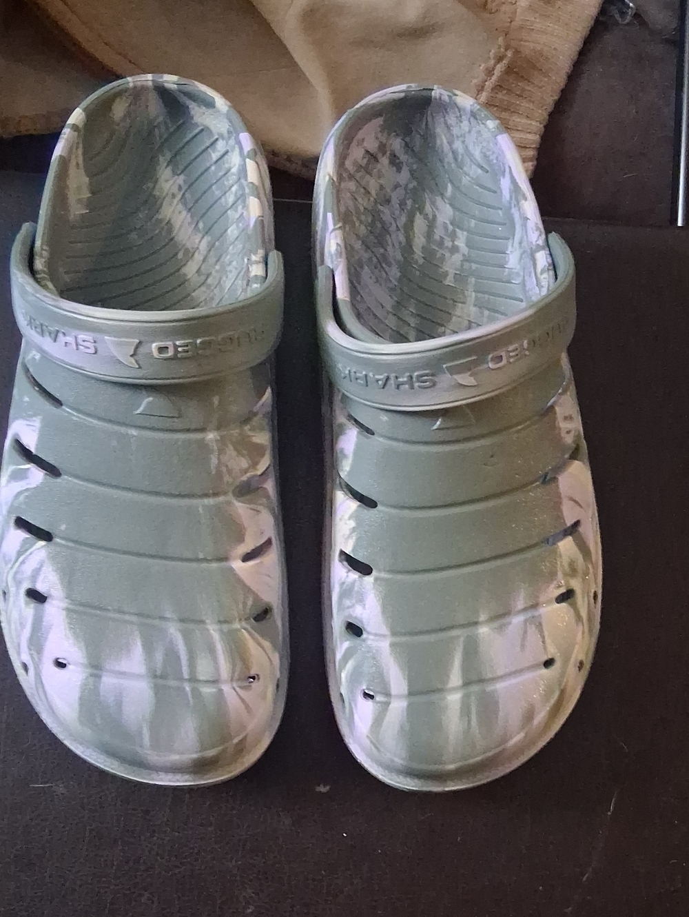 womens size 9 Green Camo Slip-On Sandals